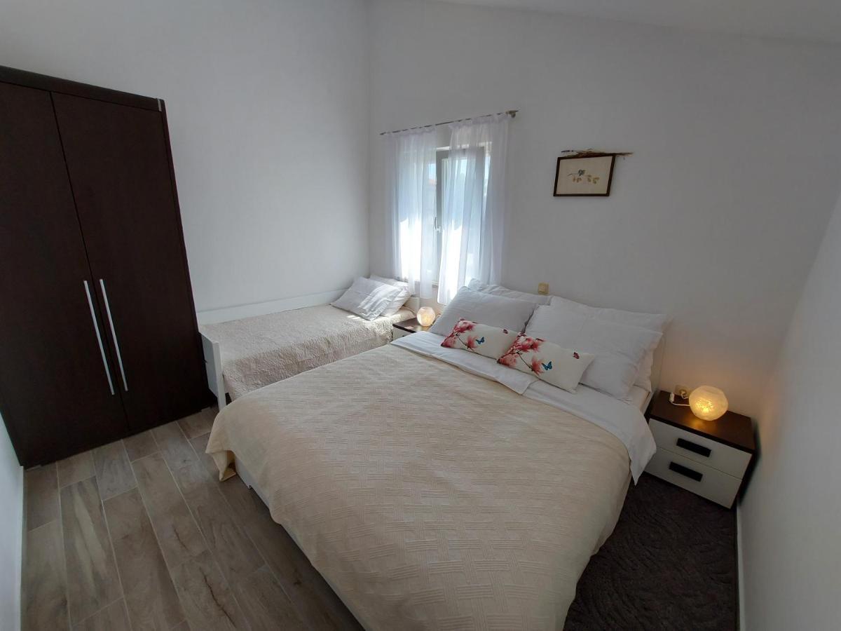 Vila Kraljica Malinska Bagian luar foto
