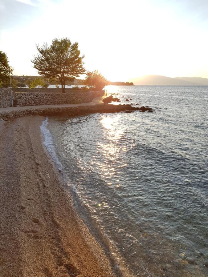 Vila Kraljica Malinska Bagian luar foto